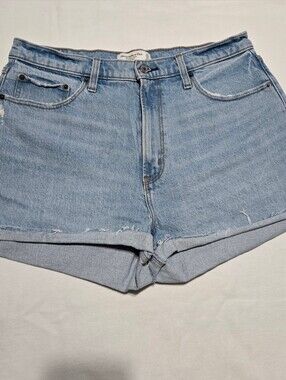 Abercrombie and Fitch The Mom Short High Rise Curve Love Light Wash sz 31